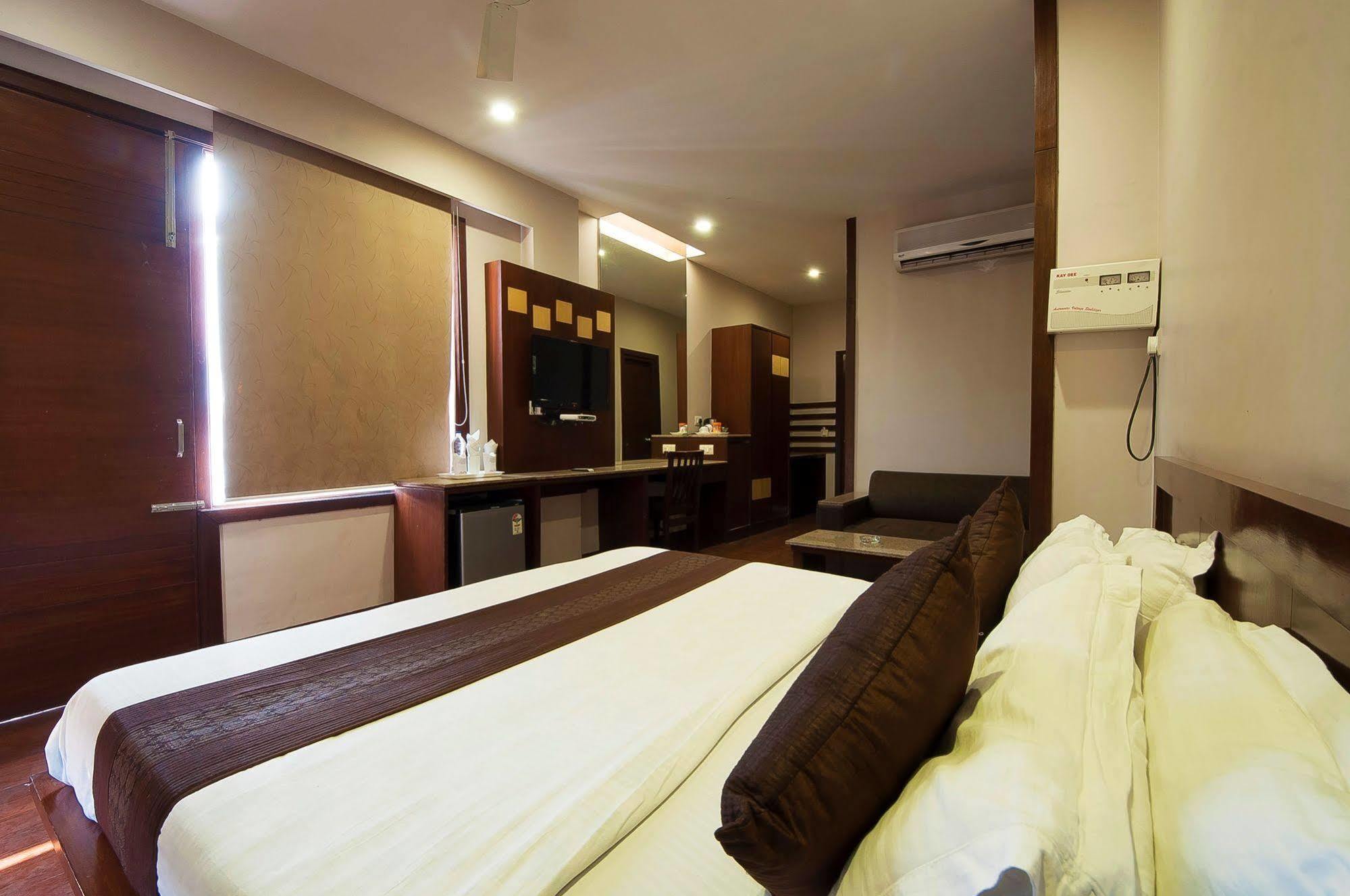 Fabhotel Basera Amritsar Eksteriør bilde